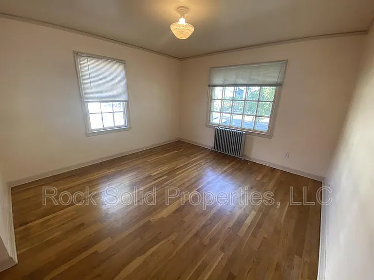 607 E 22nd St — Photo 17