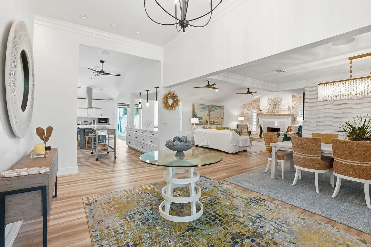 5 bed, 4.0 bath, 5005 sqft, $20,036 — Photo 2