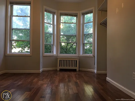 Rented by Realty 2000 Corp | media 25