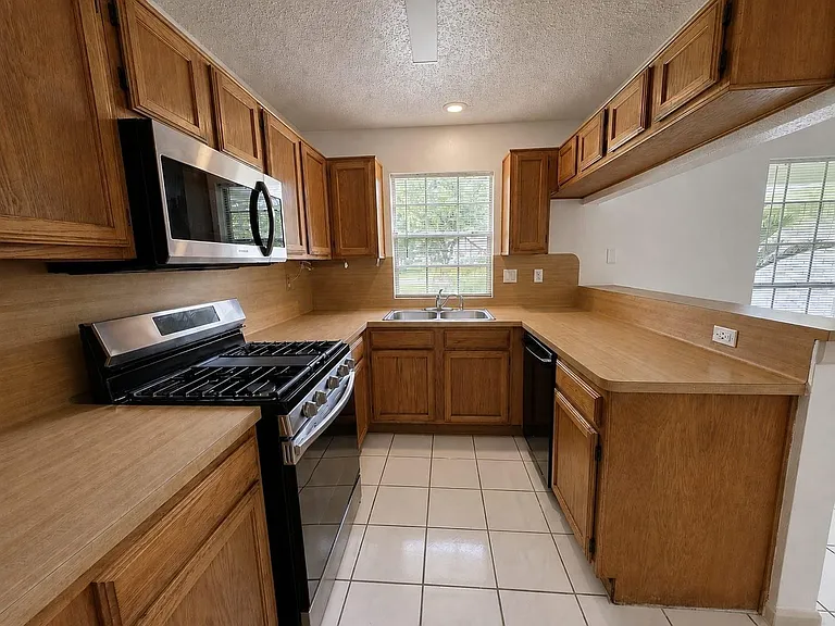 3102 E Heatherock Cir — Photo 3