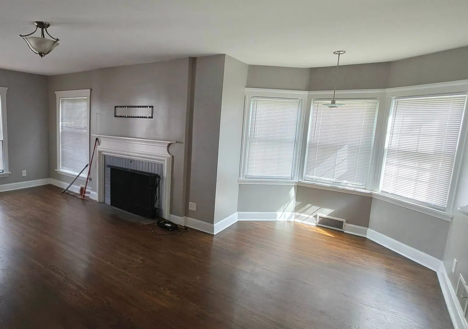Updated 2-Bedroom Duplex with Garage Access & Convenient Bus Stop Nearby Fort Wayne, IN — Photo 4