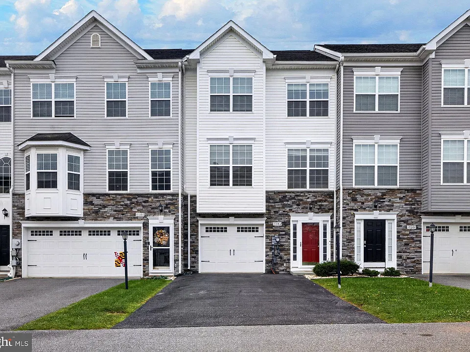 10382 Lantern Ln