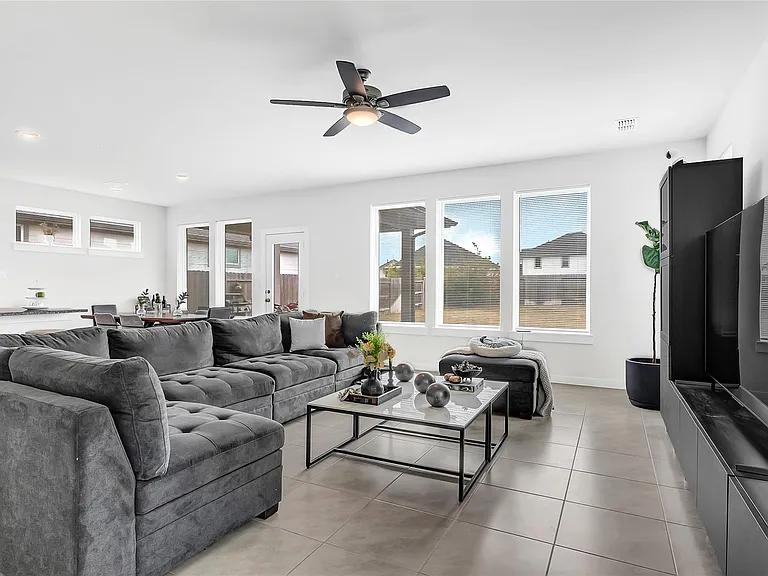 7218 Clearwater Cove Dr — Photo 5