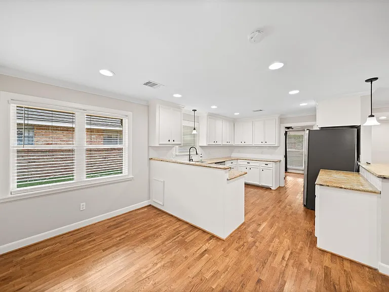 1810 Droxford Dr — Photo 8