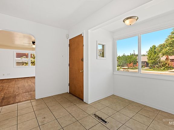 5th image of 2117 Crescent Dr