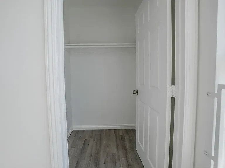 622 E 43rd St — Photo 11