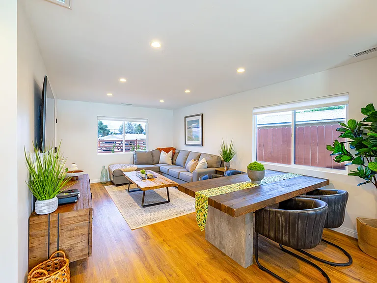 727 W 11th Ave — Photo 6