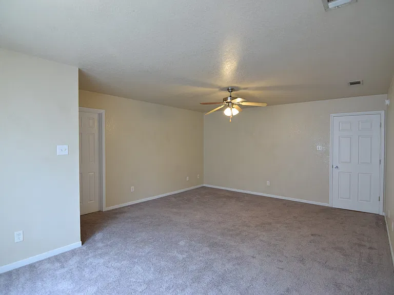 2107 Miller St — Photo 12