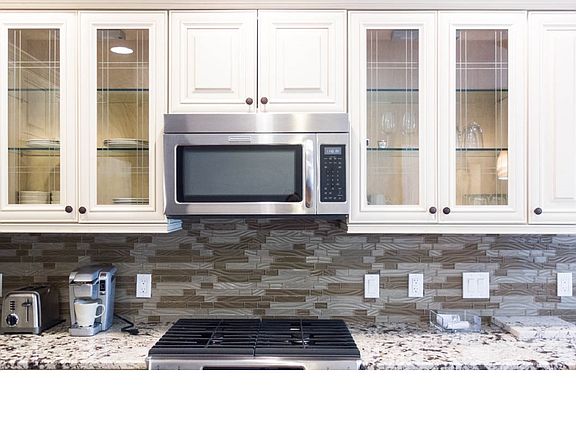 3rd image of 1041 Lombard St