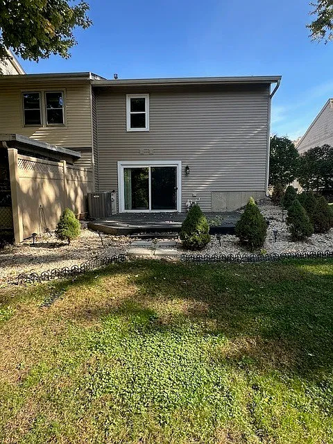 3 bed, 2.0 bath, 1449 sqft, $2,200 — Photo 2