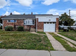 483 S Oyster Bay Rd, Plainview, NY 11803