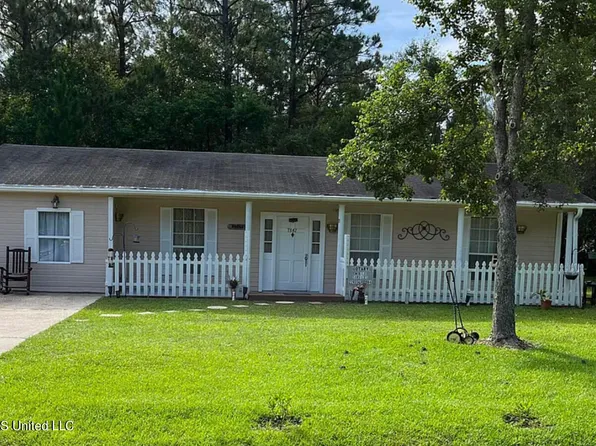 7842 Hancock Dr, Bay Saint Louis, MS 39520