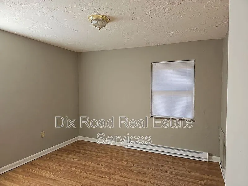 2 bed, 1.0 bath, $725 — Photo 4