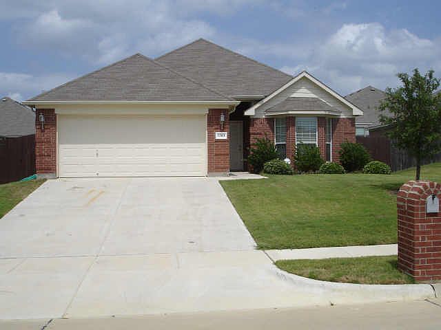1st image of 1303 Fox Glen Trl