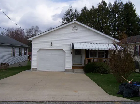 1403 Hickory St, Flatwoods, KY 41139