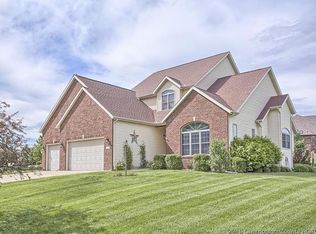 1404 E Ridgefield Dr, Mahomet, IL 61853