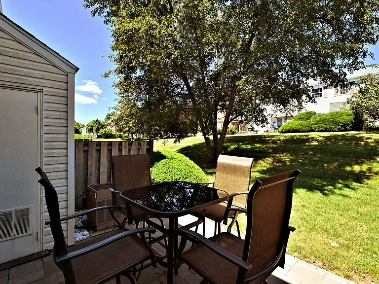 615 Piedmont Ct — Photo 37