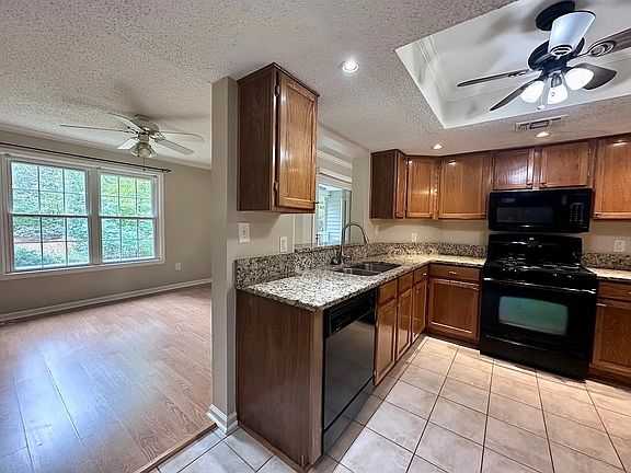 4th image of 7024 Somerset Cir