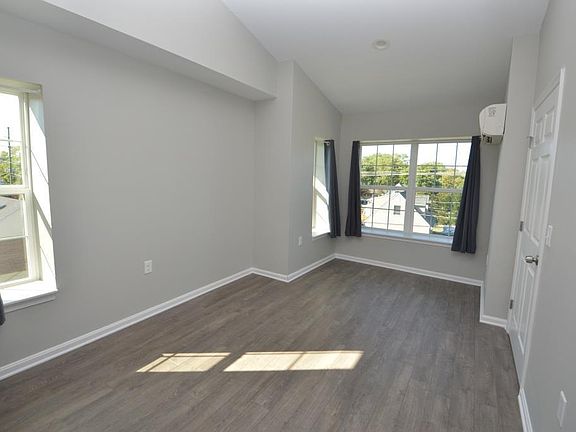 5th image of 460 Main St #306
