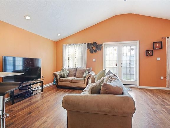 5th image of 2889 Glenbrook Dr
