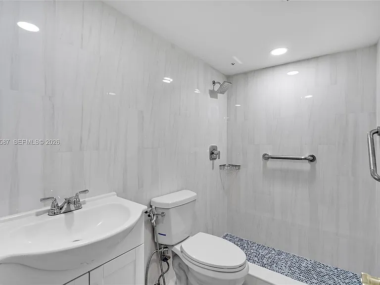801 SW 133rd Ter #406K — Photo 8