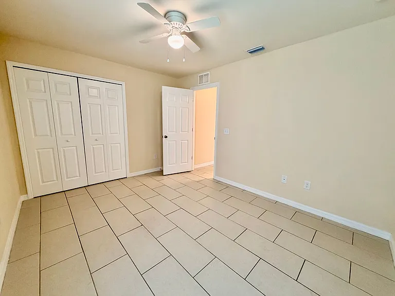 1044 NE 8th Pl — Photo 22