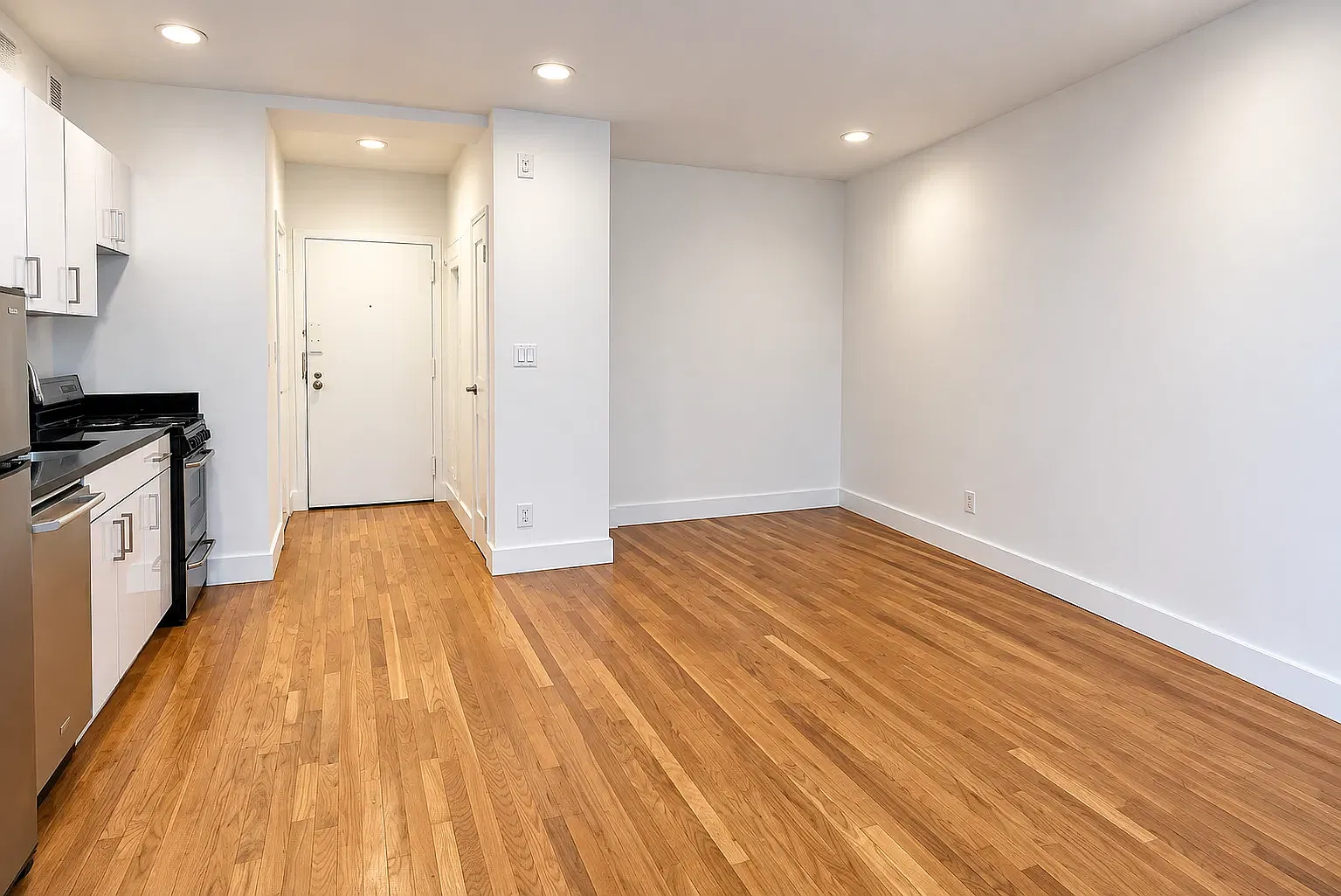 213 East 37th Street — Photo 2