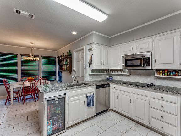 5th image of 7905 Skylake Dr