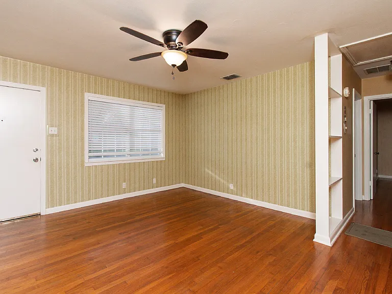 4510 Russell Dr — Photo 4