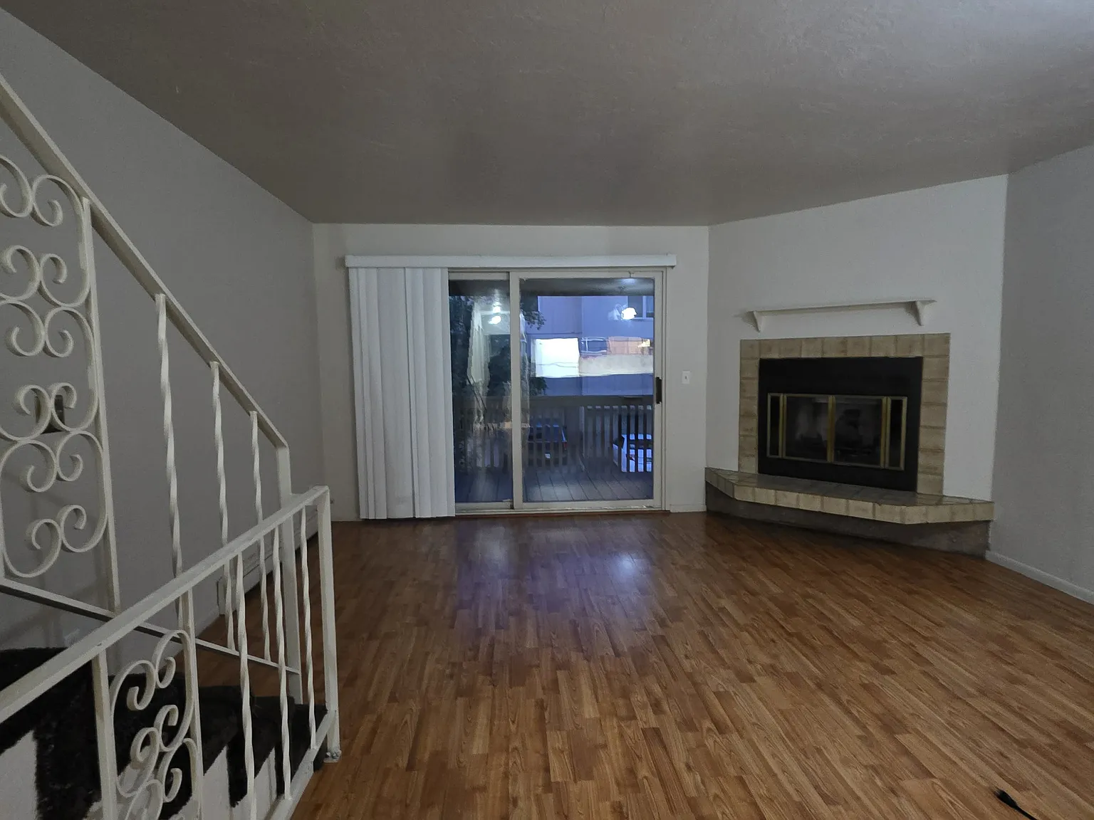 2 bed, 1.5 bath, 990 sqft, $1,895 — Photo 2