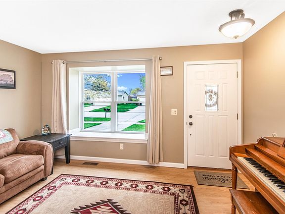 5th image of 41480 Alleghany St
