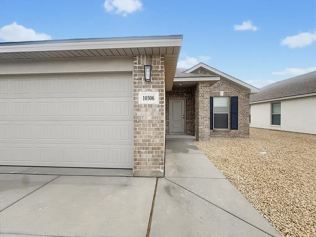 3 bed, 2.0 bath, 1595 sqft, $2,495 — Photo 3
