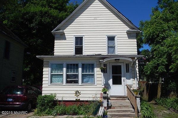 1st image of 921 Douglas Ave
