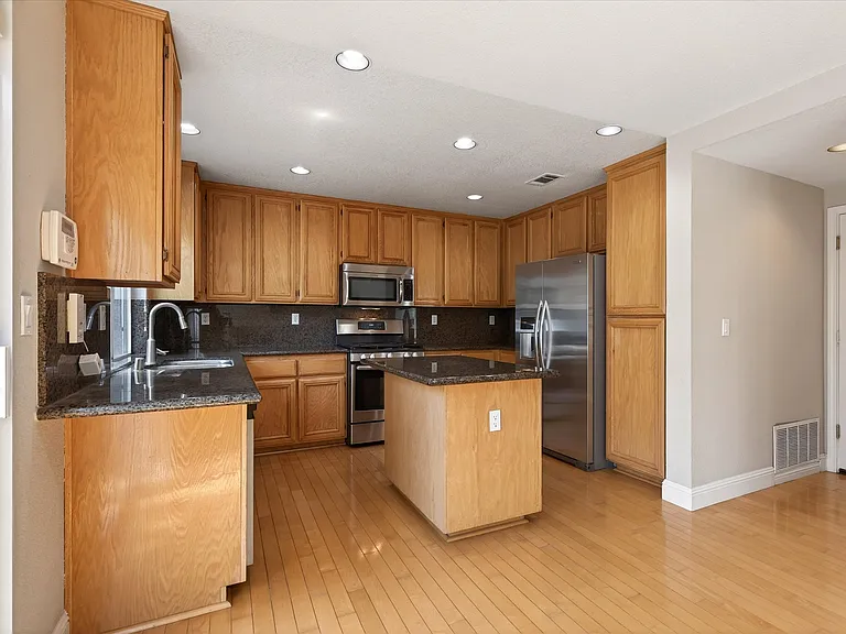 2056 Olivia Ct — Photo 15