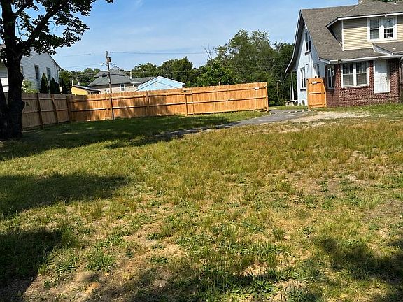 4th image of 234 Thomas Ave N
