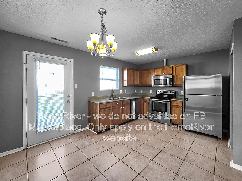 3 bed, 2.0 bath, 1224 sqft, $1,700 — Photo 2