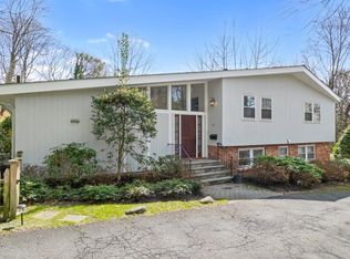 6 Dickel Rd, Scarsdale, NY 10583