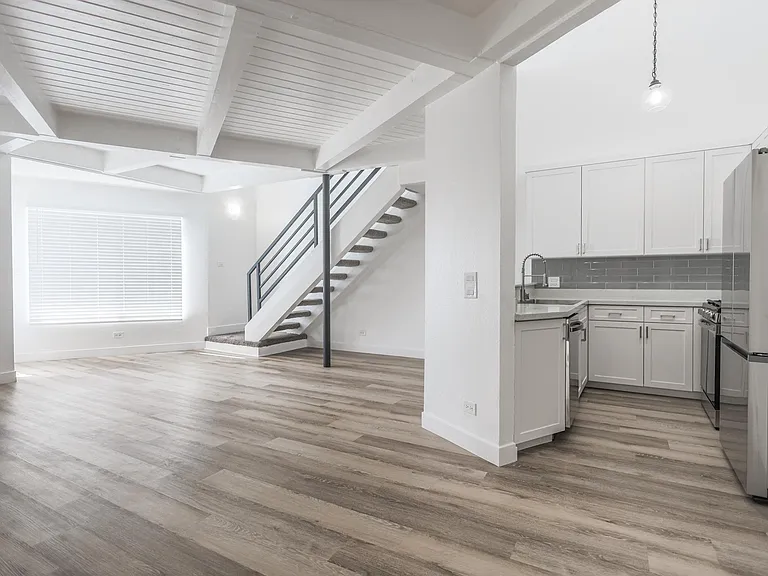 7918 Reseda Blvd — Photo 11