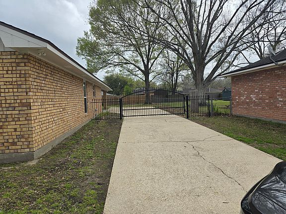 Driveway/Side of House