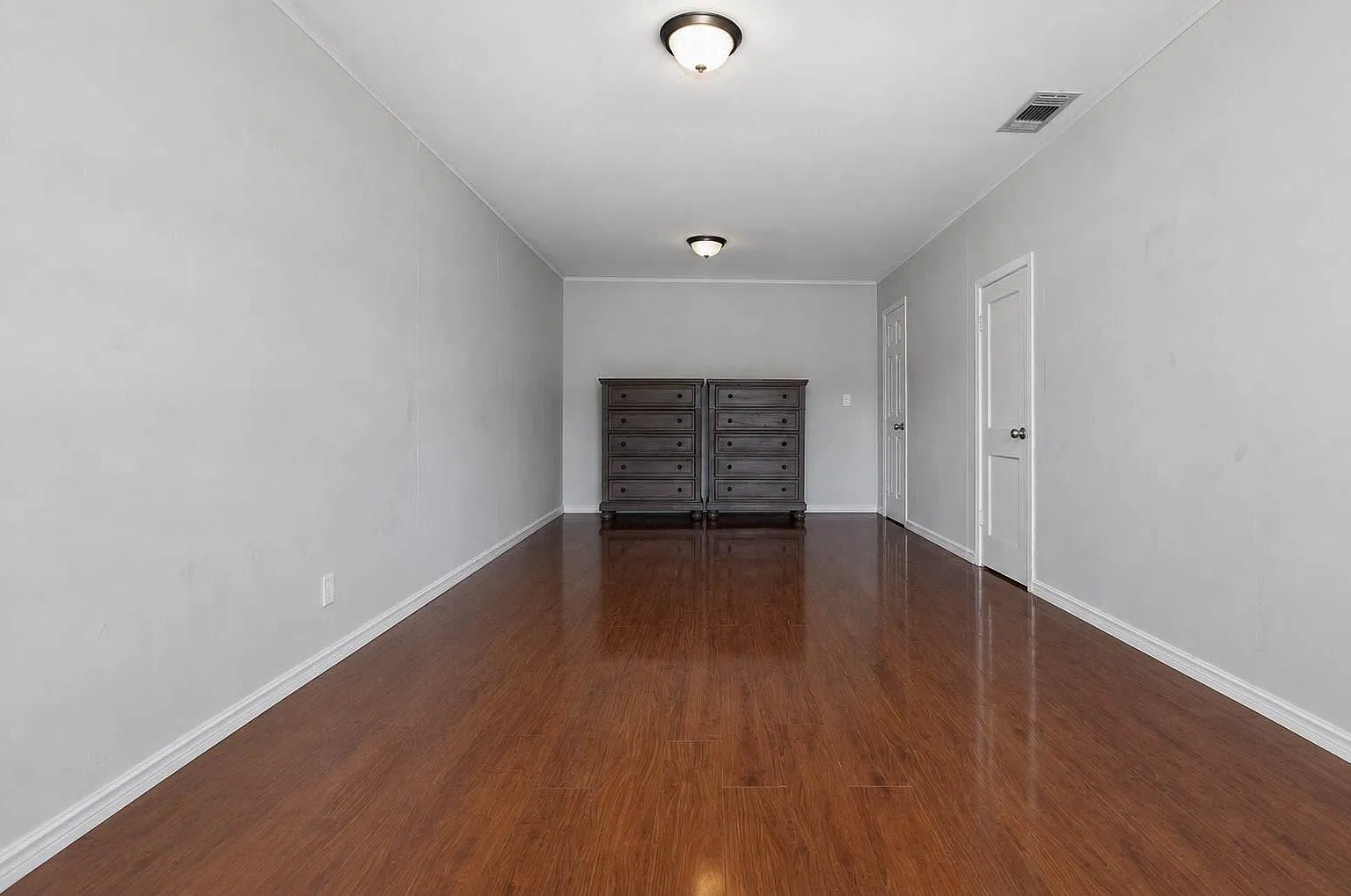4 bed, 1.0 bath, 1296 sqft, $1,500 — Photo 4