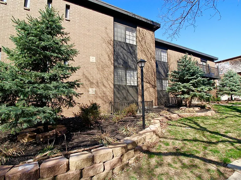 Plaza 44 Apartments — Photo 40