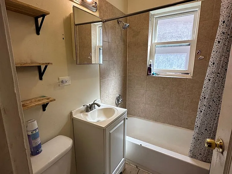 1375 W Greenleaf Ave #3N — Photo 6