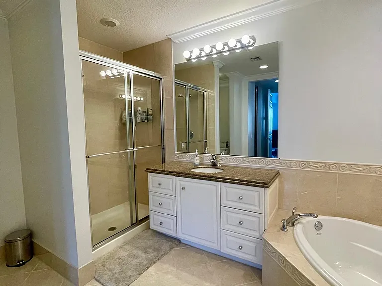 18 Harbour Isle Dr W #203 — Photo 17
