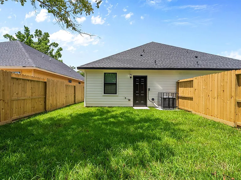 9110 Everglade #B — Photo 19