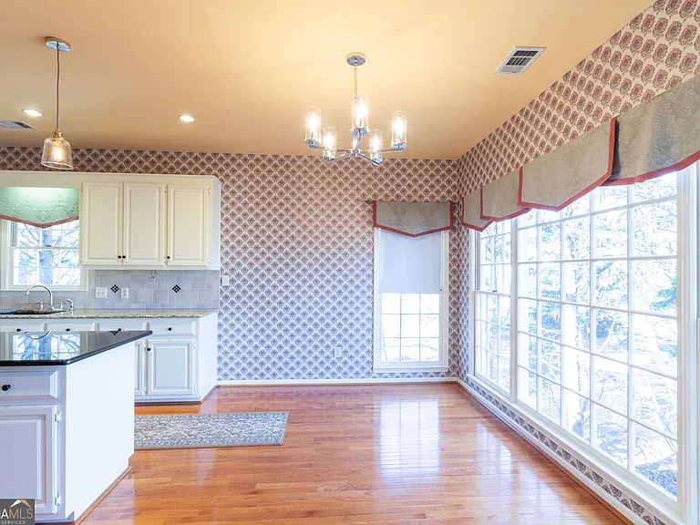 612 Redbud Ln — Photo 42