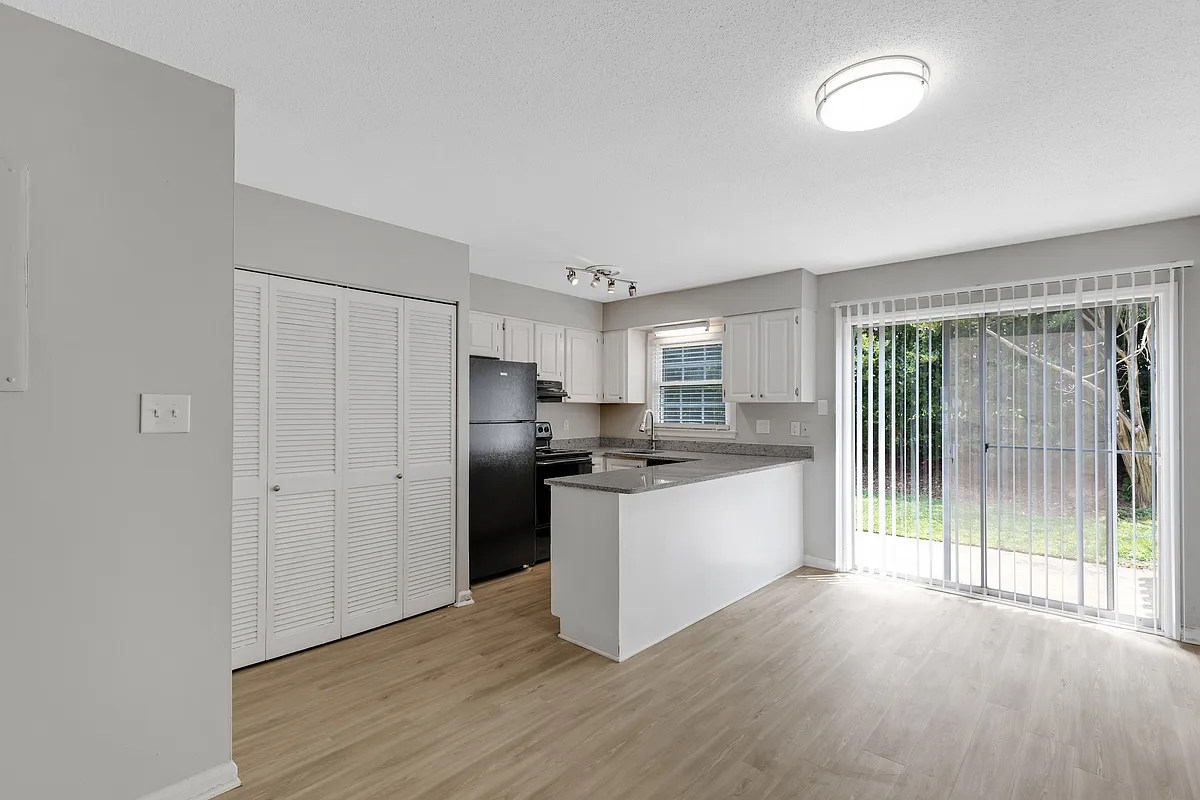 Newly Renovated Kitchen with Granite - Williamsburg Manor