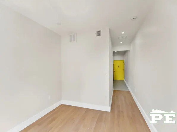 1715 Voorhies Avenue image 15 of 35