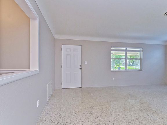 4th image of 5423 15th Ave S