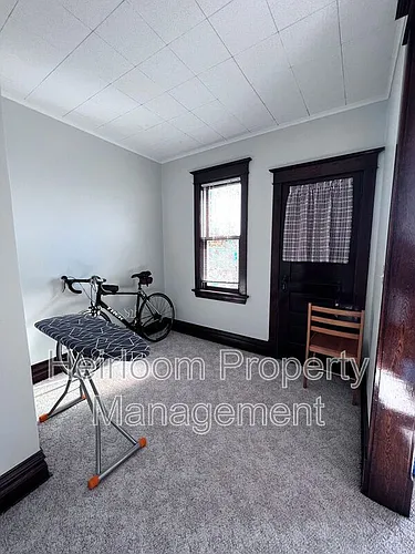 17 E 6th St Photo 1