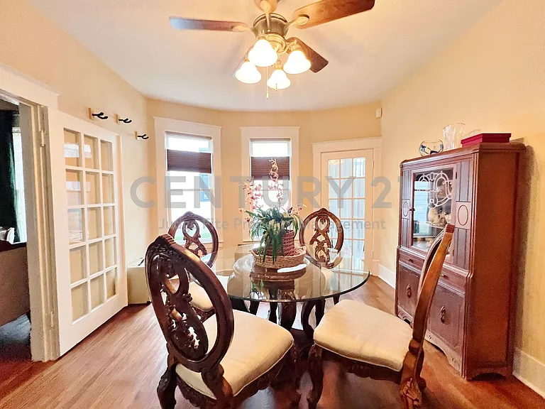 828 W 8th St — Photo 11